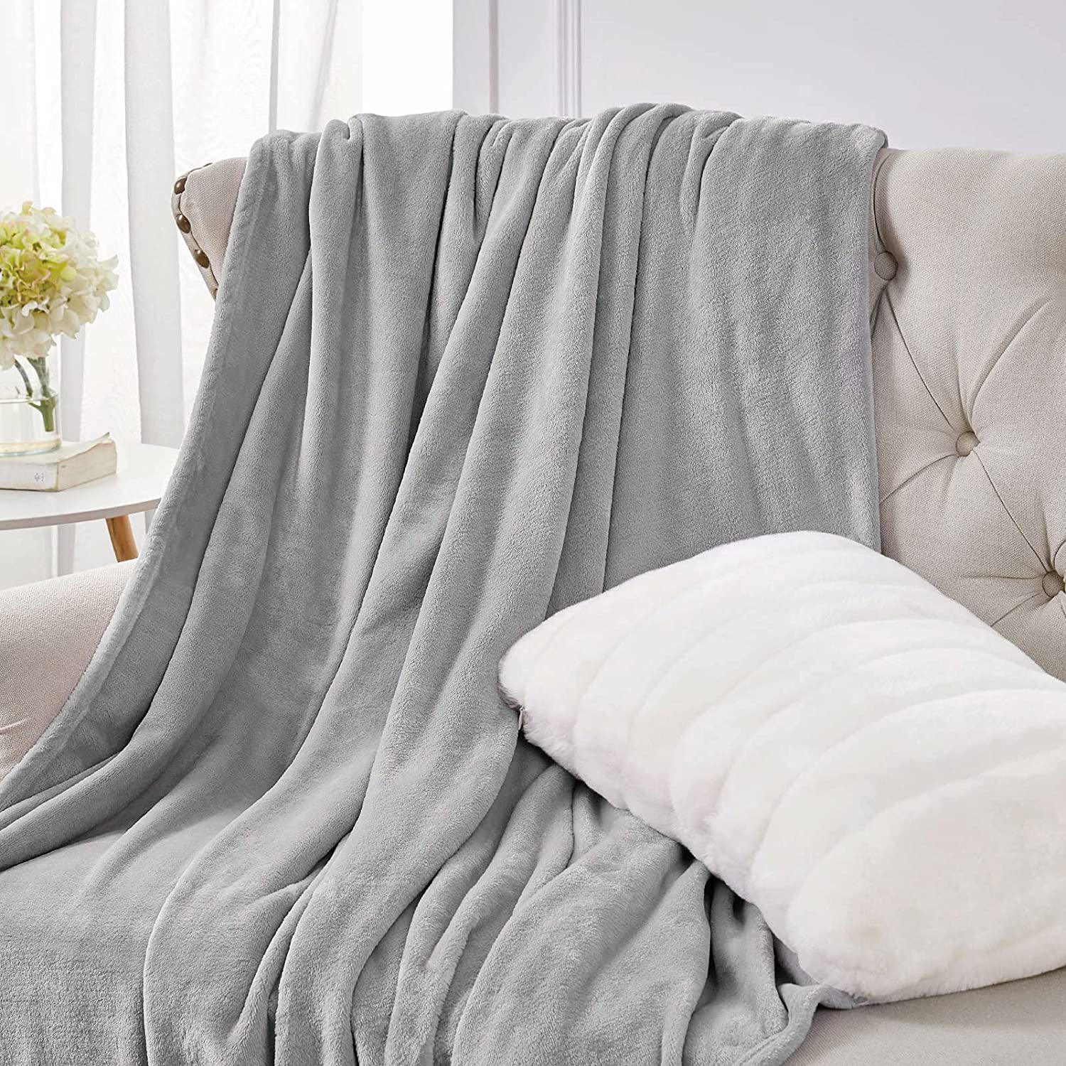 Fleece blanket, Fleece throw blanket, fluffy blanket, warm blanket, soft blanket "Soft light grey fleece sofa throw blanket. Cozy and stylish. Perfect for snuggling. High-quality material. Available now at our e-commerce store." best soft fleece sofa throw blankets in Ireland, soft, cozy, snuggy, warm, romantic